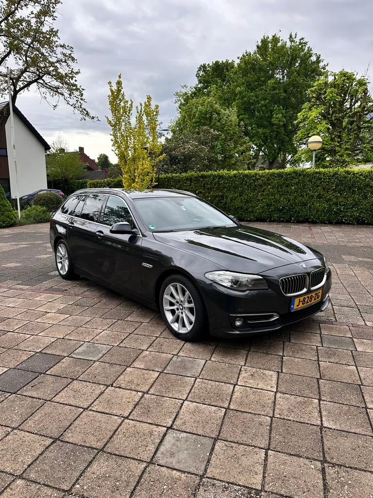 BMW 5-Serie 3.0 530D Touring AUT 2013 Grijs, Auto's, BMW, Automaat, Achterwielaandrijving, 2993 cc, 1795 kg