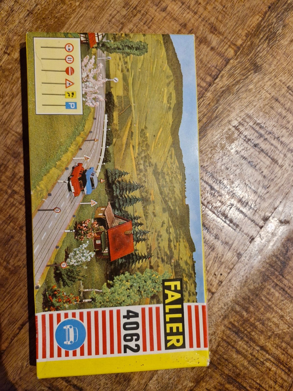Faller 4062 Modelbouw Wegdek met Verkeersborden, Ophalen of Verzenden, Nieuw, Overige typen