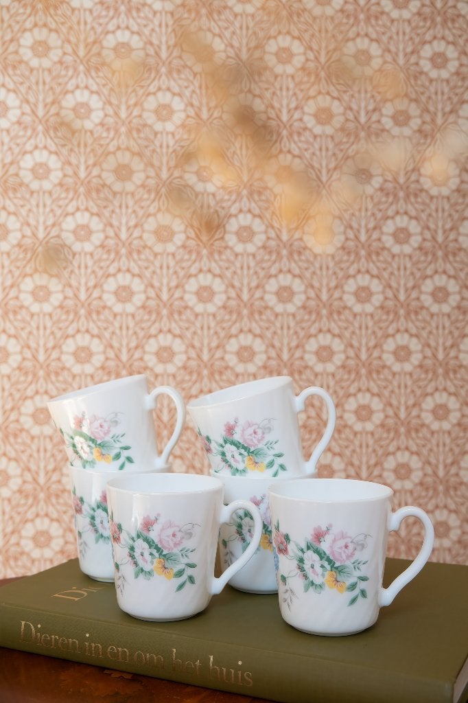 Vintage Arcopal France bloemen mokken set van 6, Antiek en Kunst, Ophalen of Verzenden