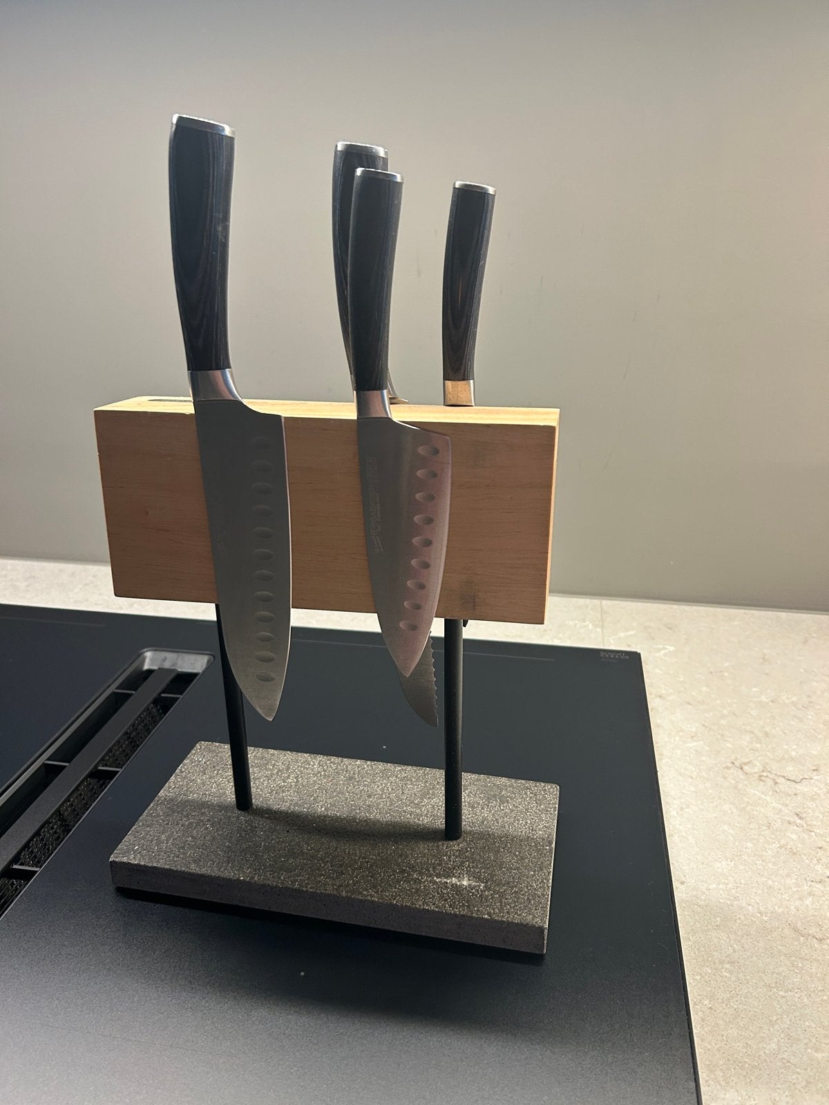Magnetisch Messenblok Hout met Stenen Voet, Overige typen, Hout, Ophalen of Verzenden, Zo goed als nieuw