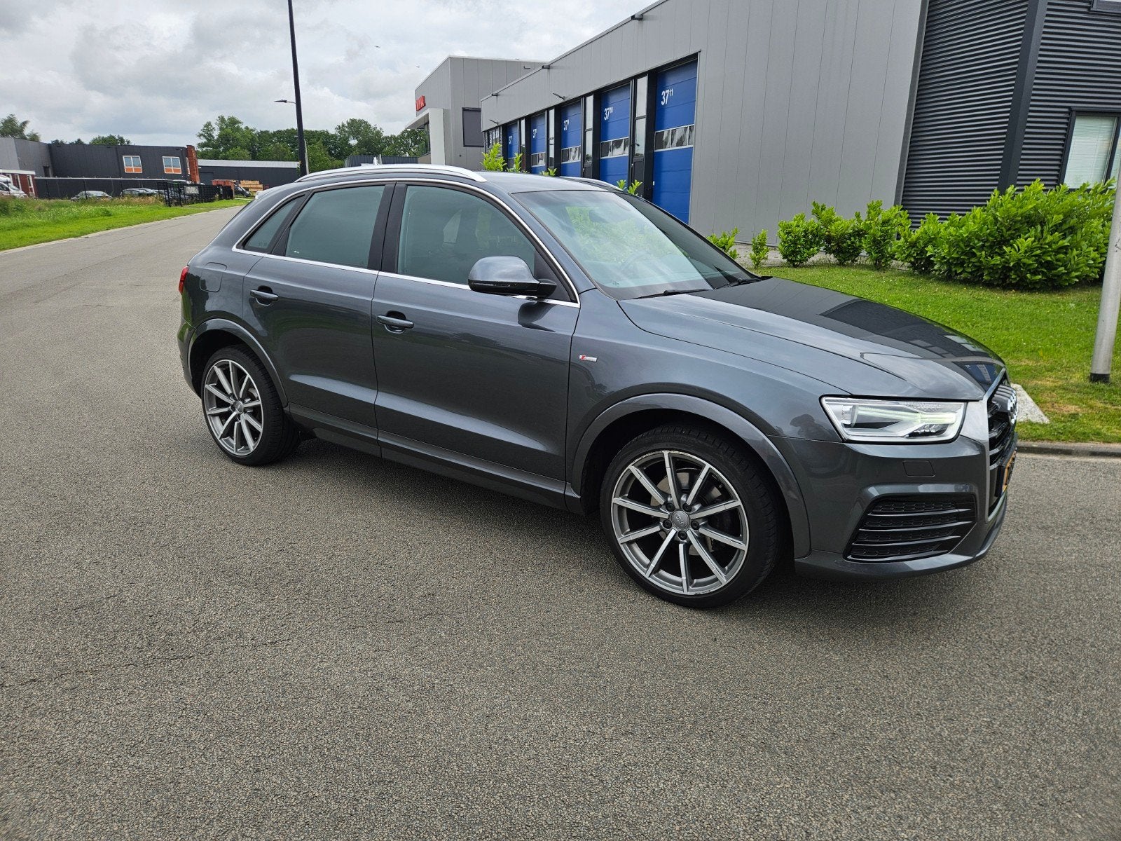 Audi Q3 2.0TFSI 221 PK Quattro S-tron 2015 daytona Grijs, Automaat, Zwart, 4 cilinders, 14 km/l