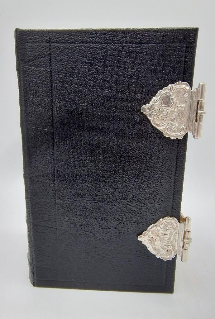 Bijbel met zilveren sloten, J. Bakker, Sneek, 1800, Verzenden, Diverse auteurs, Zo goed als nieuw, Christendom | Katholiek