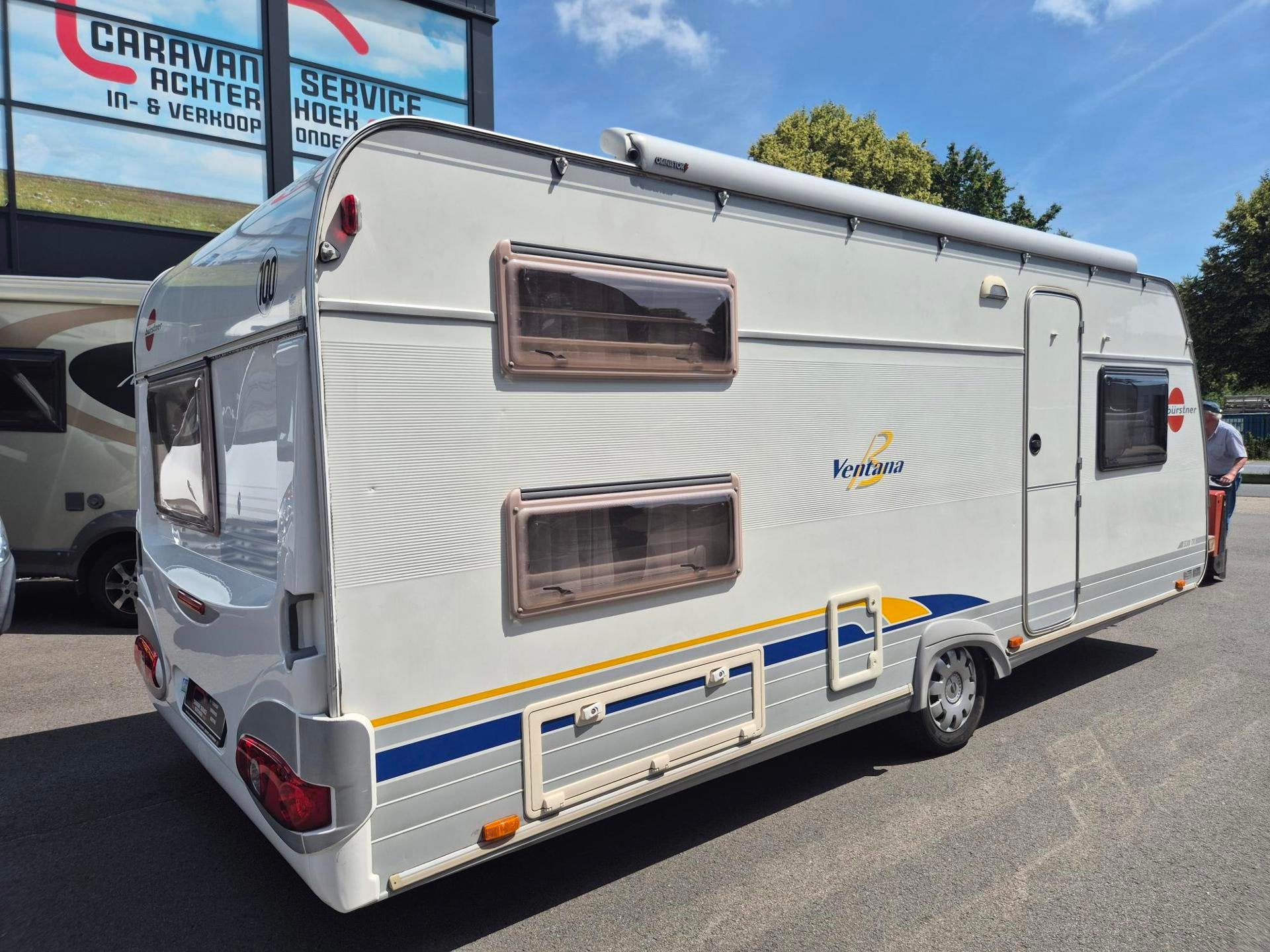 Buerstner Ventana 530TK Stapelbed, Airco + VT + 2x Luifel, Caravans en Kamperen, Caravans, Overige typen, Rondzit, Bedrijf, Bürstner