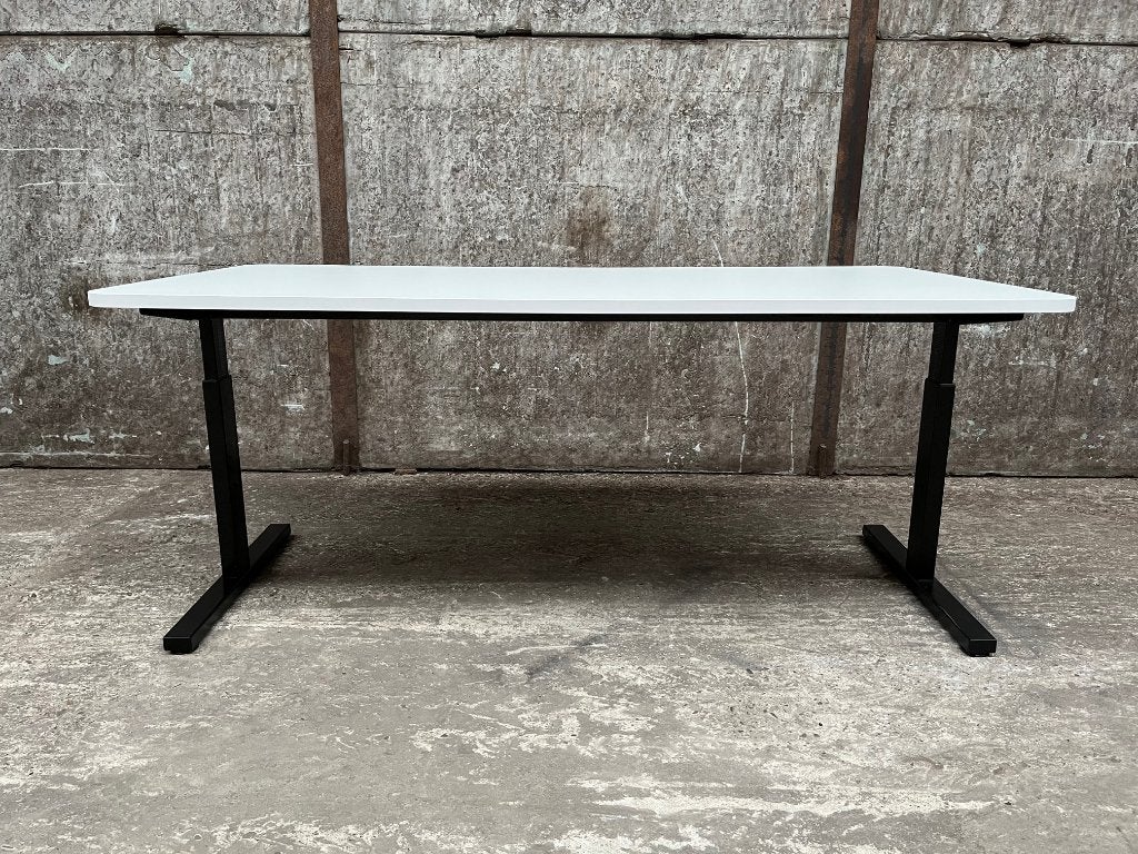 Verstelbare bureau 180x90cm - Wit blad / Zwart onderstel, Ophalen of Verzenden, In hoogte verstelbaar, Gebruikt, Overige materialen