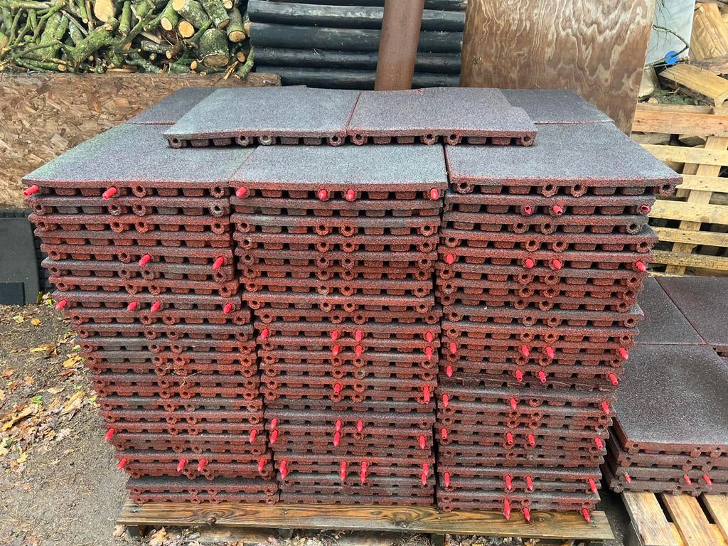 114 stuks rubberen tegels 50x50x4,5, Ophalen, Zo goed als nieuw, Rubber, Terrastegels