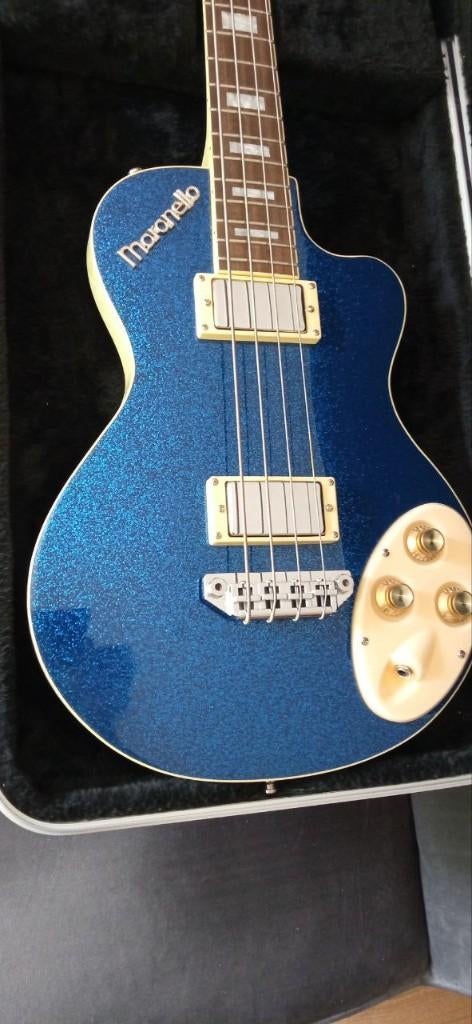 Unieke bas Italia Maranello met hardcase., Muziek en Instrumenten, Ophalen of Verzenden, Zo goed als nieuw, Elektrisch