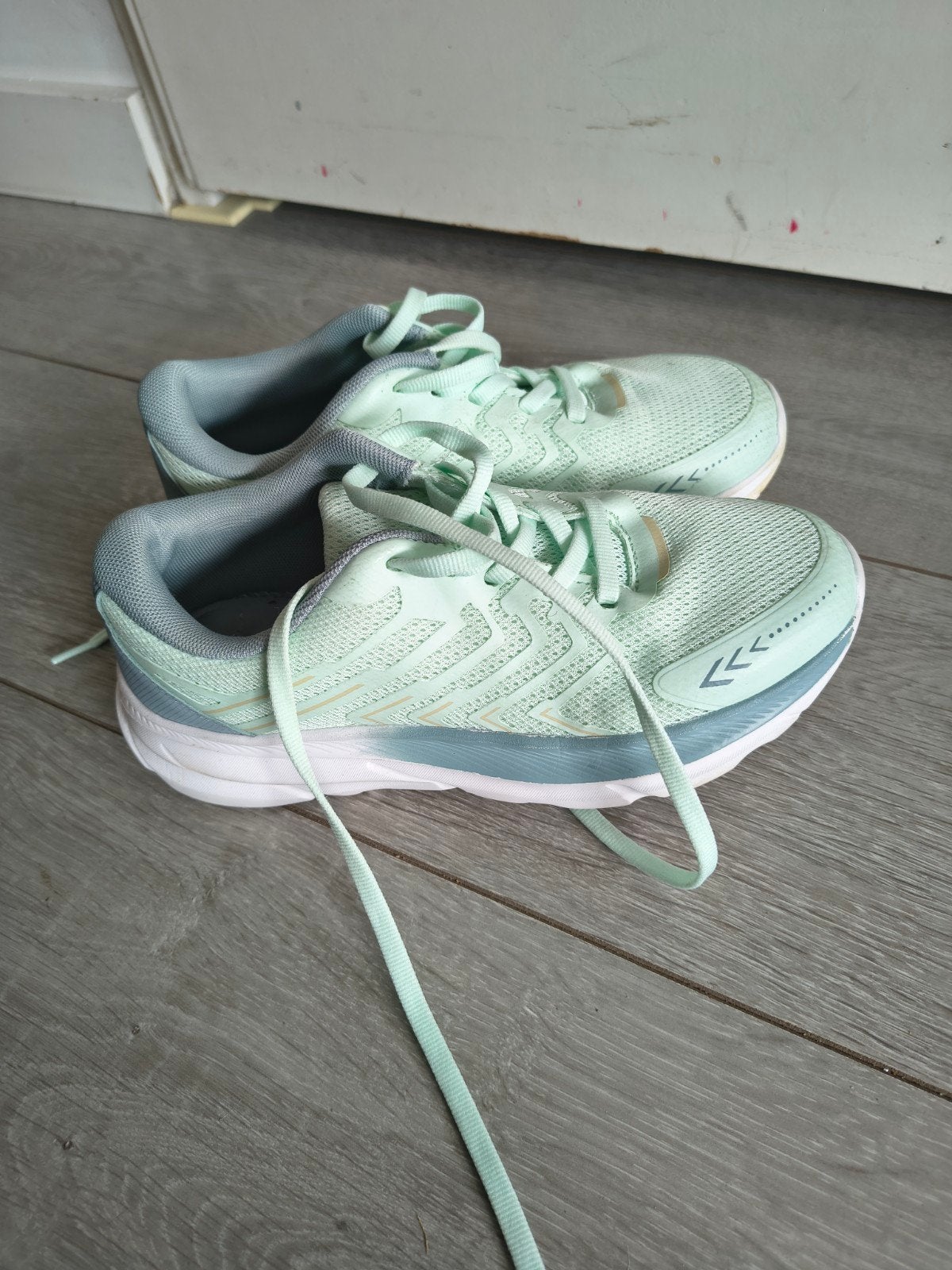 Osaga sportschoenen mintgroen, maat 38, ZGAN, Sport en Fitness, Ophalen of Verzenden, Zo goed als nieuw