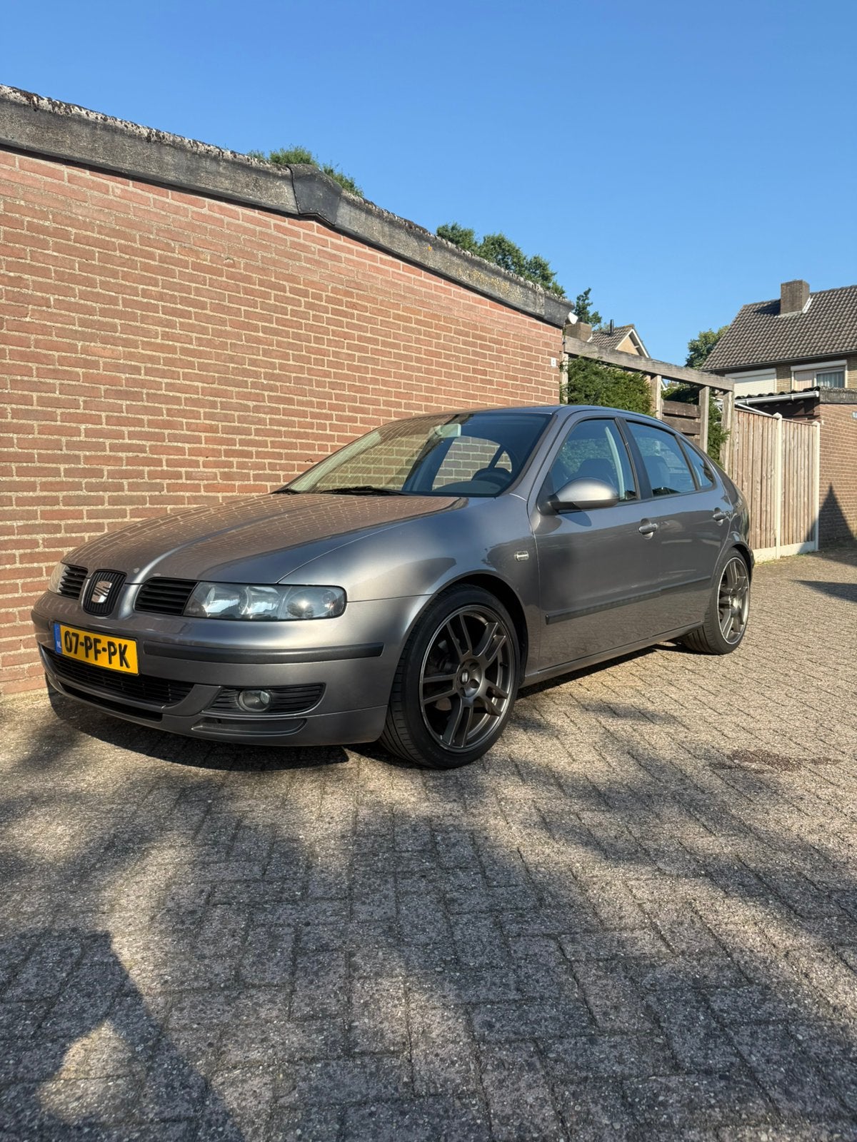 Seat Leon 1.6 16V 77KW 2004 Grijs, Auto's, Seat, Particulier, Leon, Airbags, Airconditioning, Bluetooth, Centrale vergrendeling