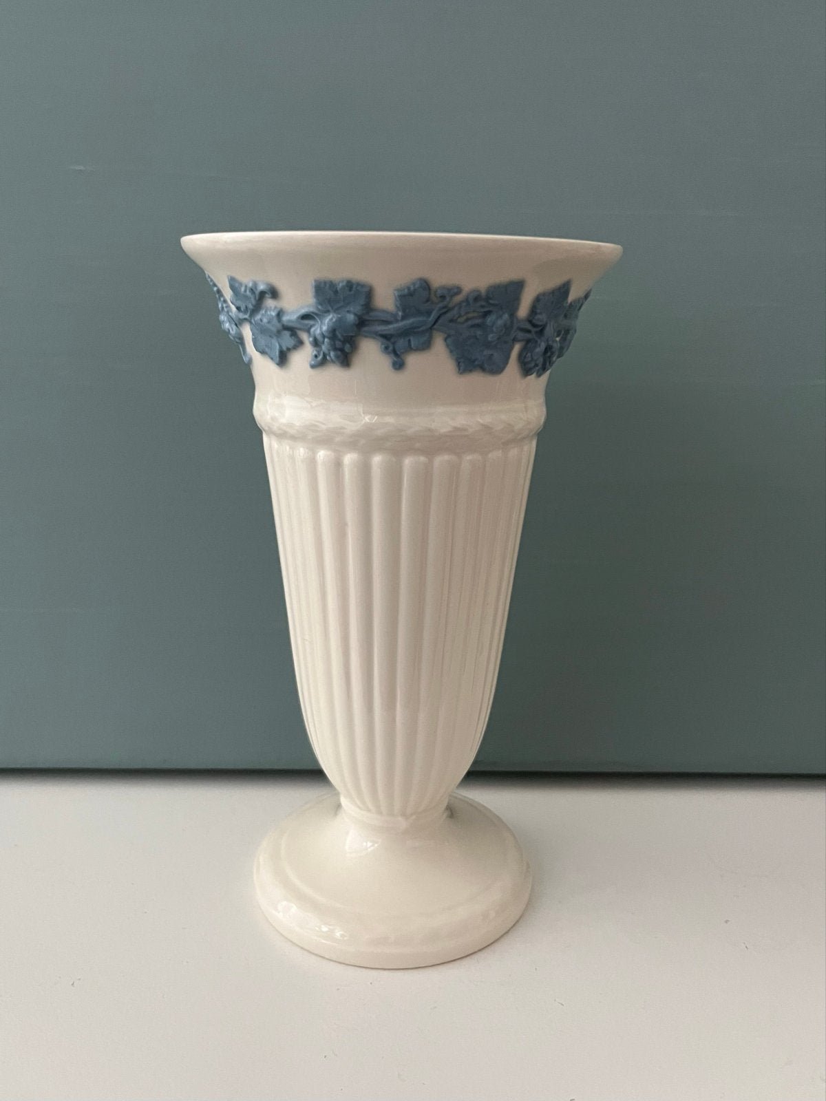 Wedgwood Etruria & Barlaston Queens Ware Vaas, Ophalen of Verzenden