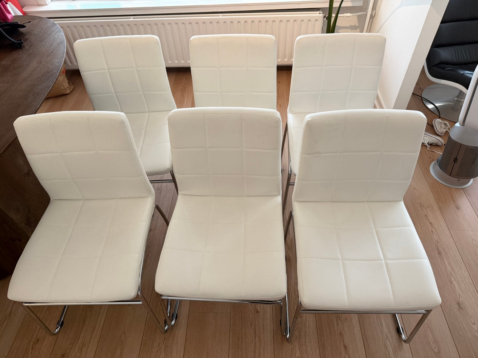 6 witte eetkamerstoelen – licht gebruikt