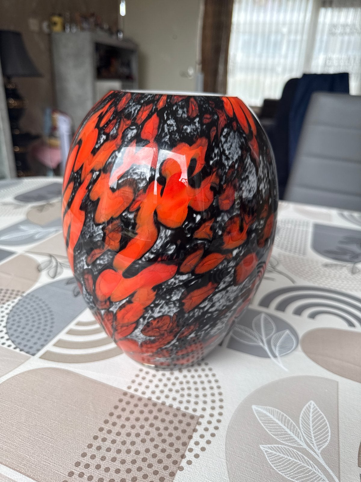 Decoratieve glazen vaas met oranje en zwarte spetters, Ophalen