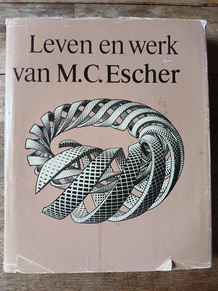 Leven en werk van M.C. Escher  Luxe hardcover met stofomslag, Boeken, Kunst en Cultuur | Beeldend, Ophalen of Verzenden, Gelezen