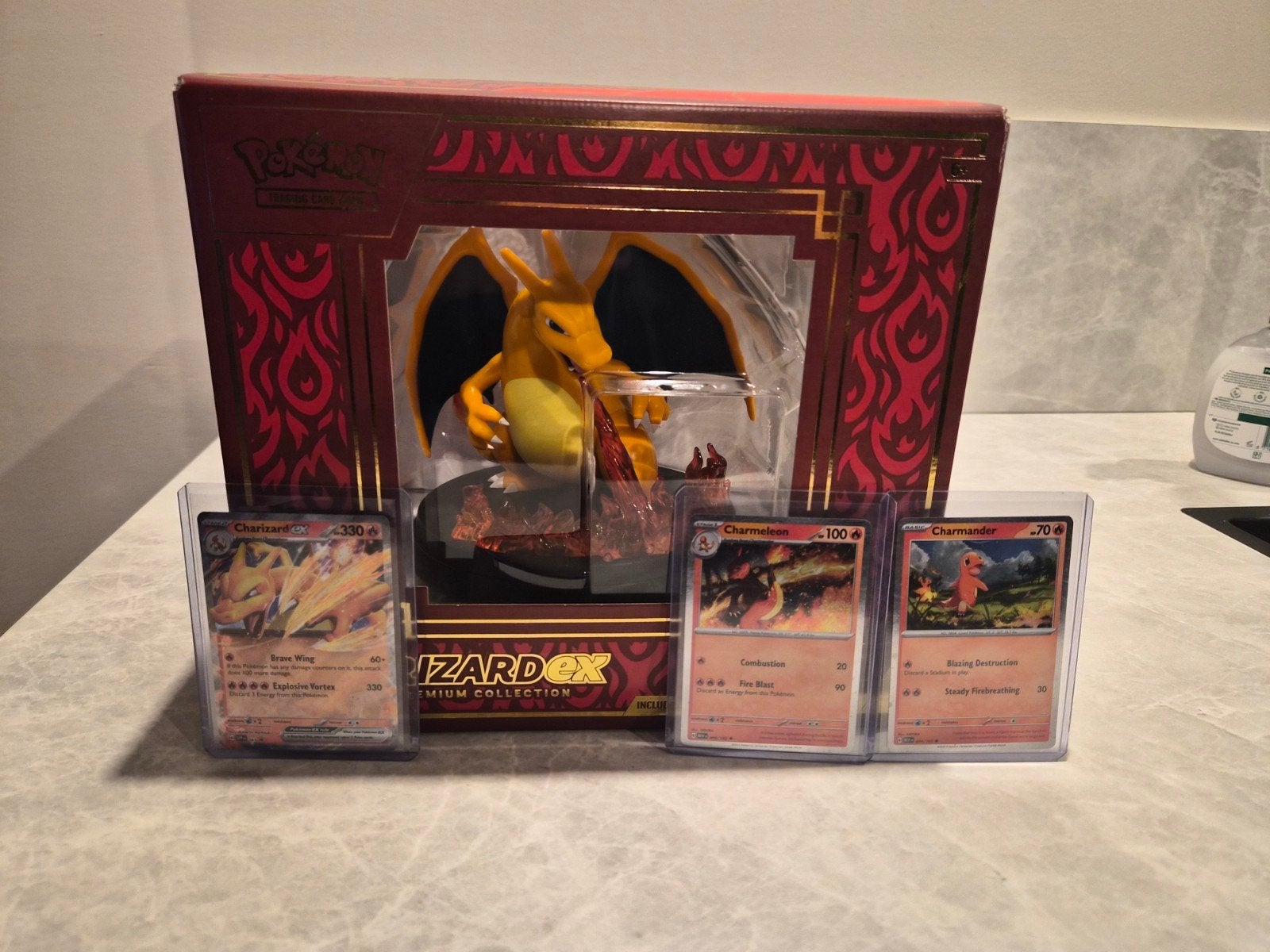 Pokémon Charizard ex Premium Collection Box zonder pakketjes, Hobby en Vrije tijd, Ophalen of Verzenden, Zo goed als nieuw, Overige typen