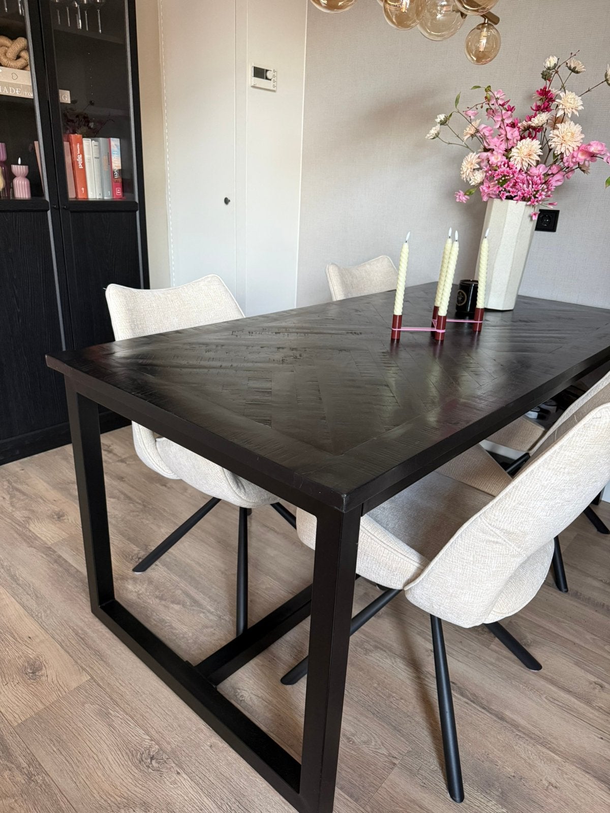 Zwarte eettafel met visgraat blad., Huis en Inrichting, Ophalen, Gebruikt, 50 tot 100 cm, 150 tot 200 cm
