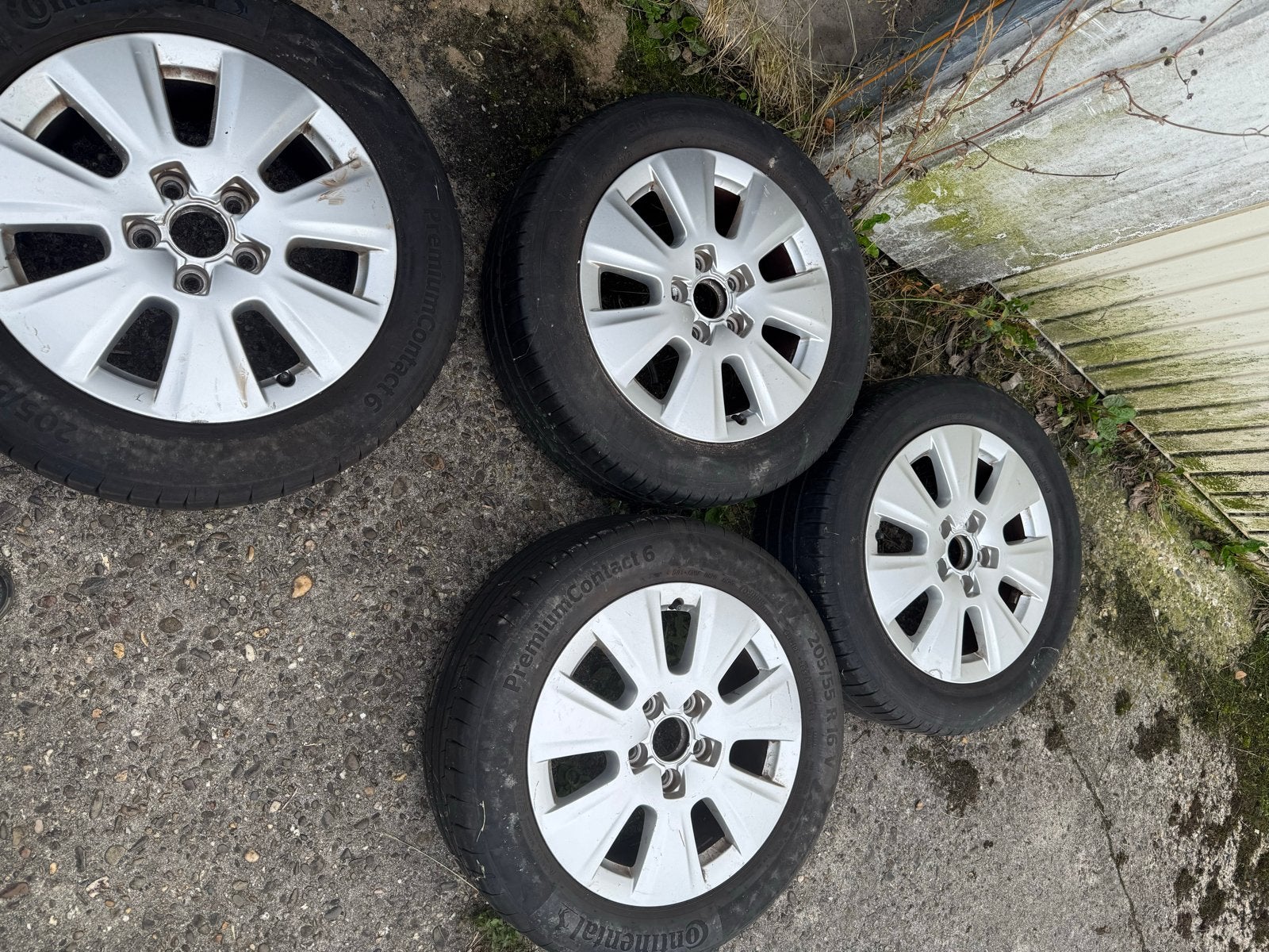 Foto 3 van Set van 4 Continental zomerbanden met velgen 205/55 R16