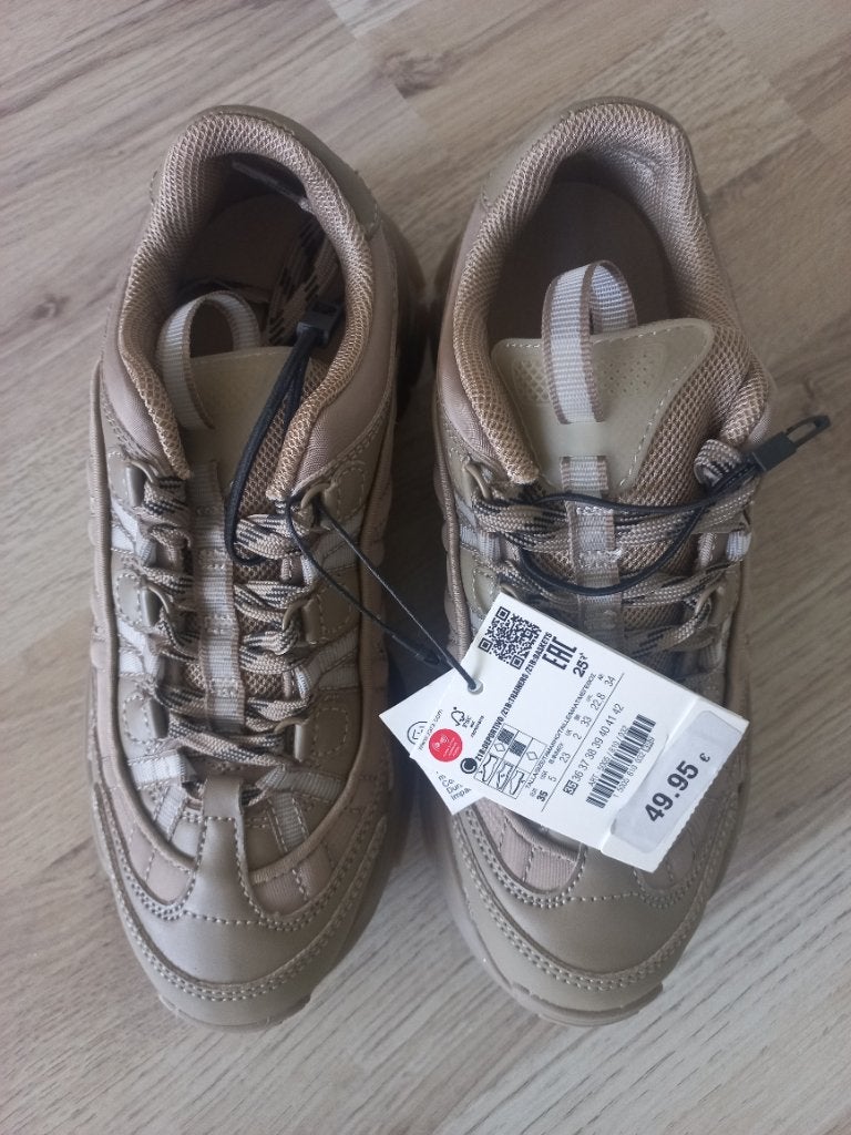 Nieuw Zara Wandelschoenen €20.-, Ophalen of Verzenden, Nieuw, Schoenen