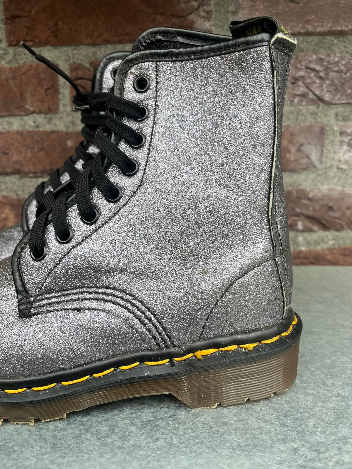 Dr. Martens 1460 MIE Glitter maat Uk 3/ Eu 36, Dr. Martens, Docs, Lage of Enkellaarzen, Ophalen of Verzenden