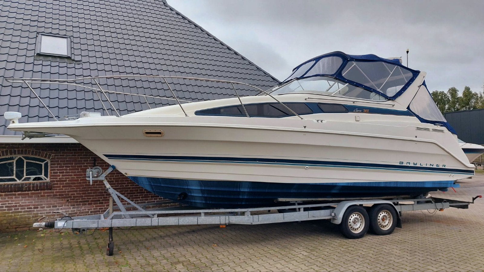 Mooie Bayliner 2855 met 5.7 Mercruiser V8, Boegschroef, Gebruikt, Binnenboordmotor, Polyester