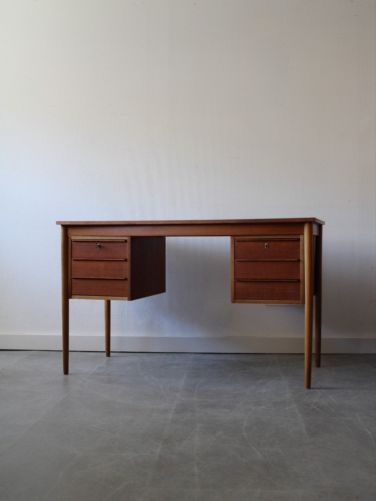 Vintage Deens bureau in teak, Huis en Inrichting, Bureaus, Ophalen, Overige typen, 120 cm, Onbekend