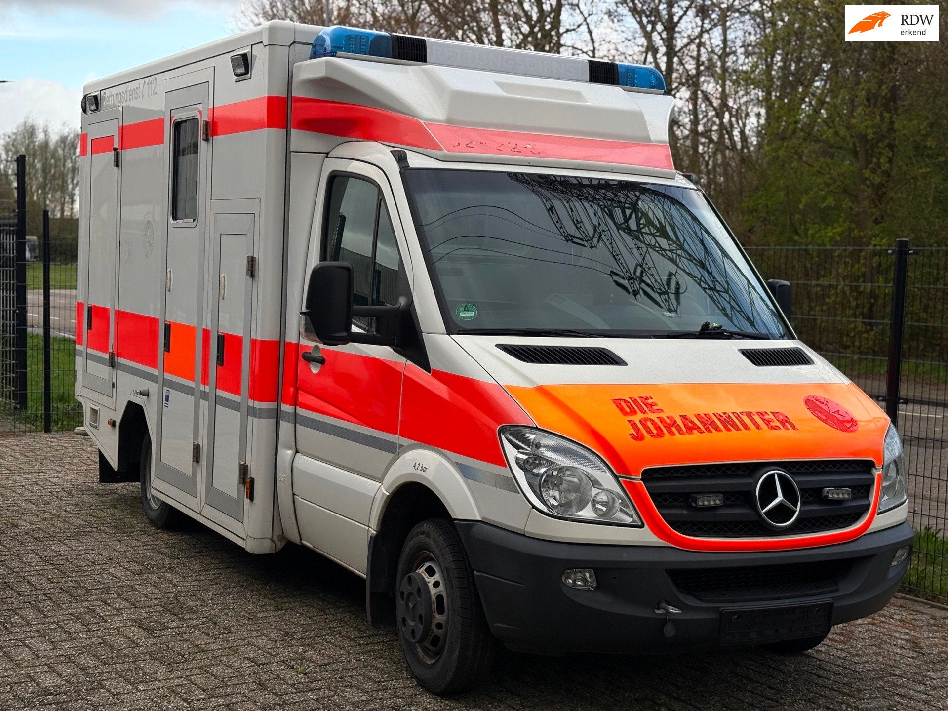 Mercedes-Benz Sprinter 519 3.0 CDI 432 DC Ambulance | MOTOR, Auto's, Automaat, Achterwielaandrijving, Gebruikt, 190 pk