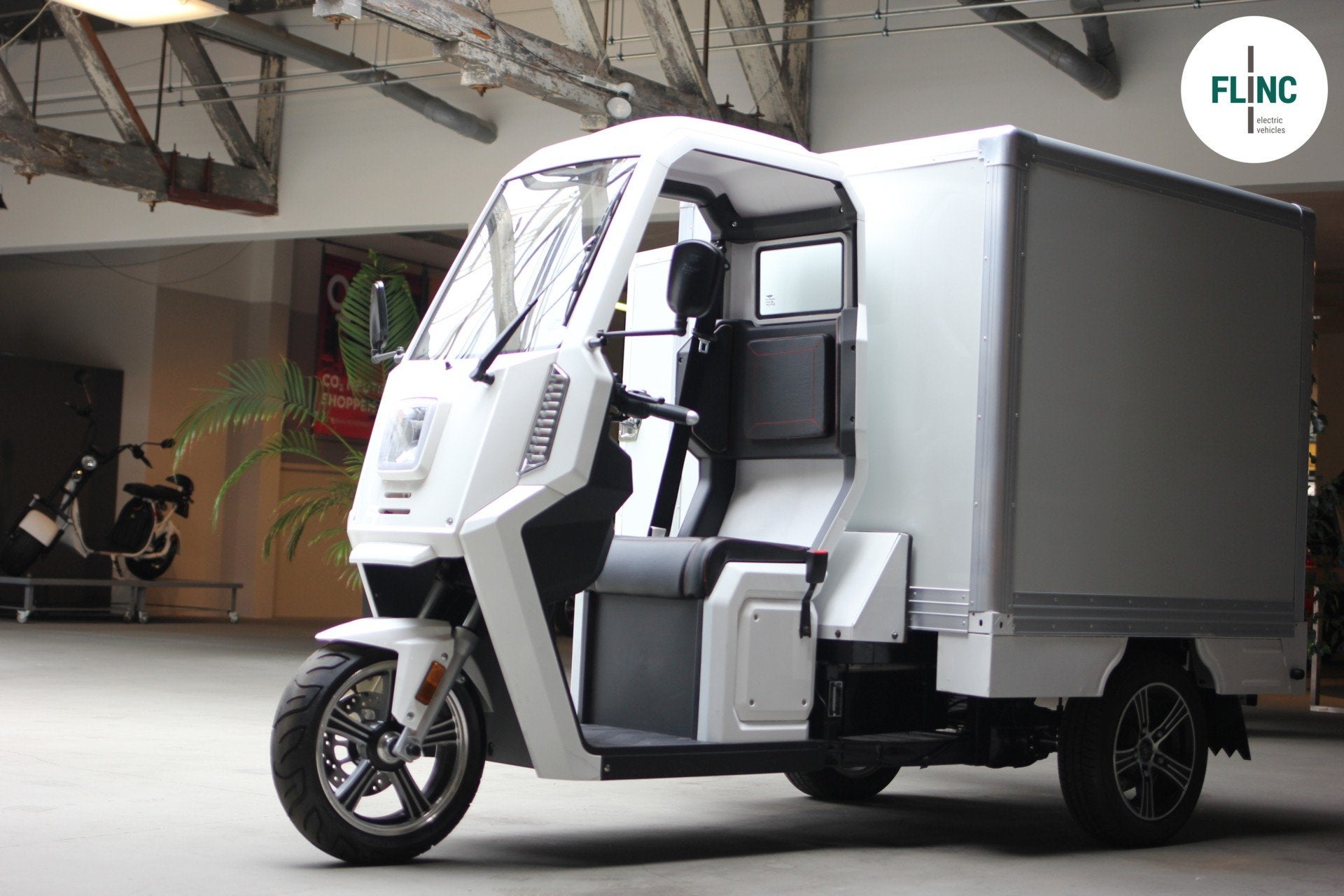 Flinc Tuktuk 100% elektrisch, Auto's, Achterwielaandrijving, Radio, Zwart, 4 kWh