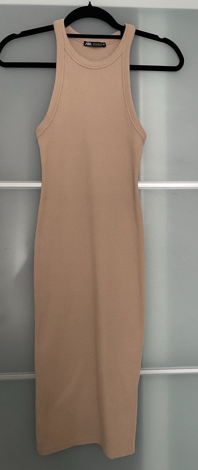 Zara geribbelde midi jurk - Beige, Beige, Ophalen of Verzenden, Zo goed als nieuw, Maat 36 (S)