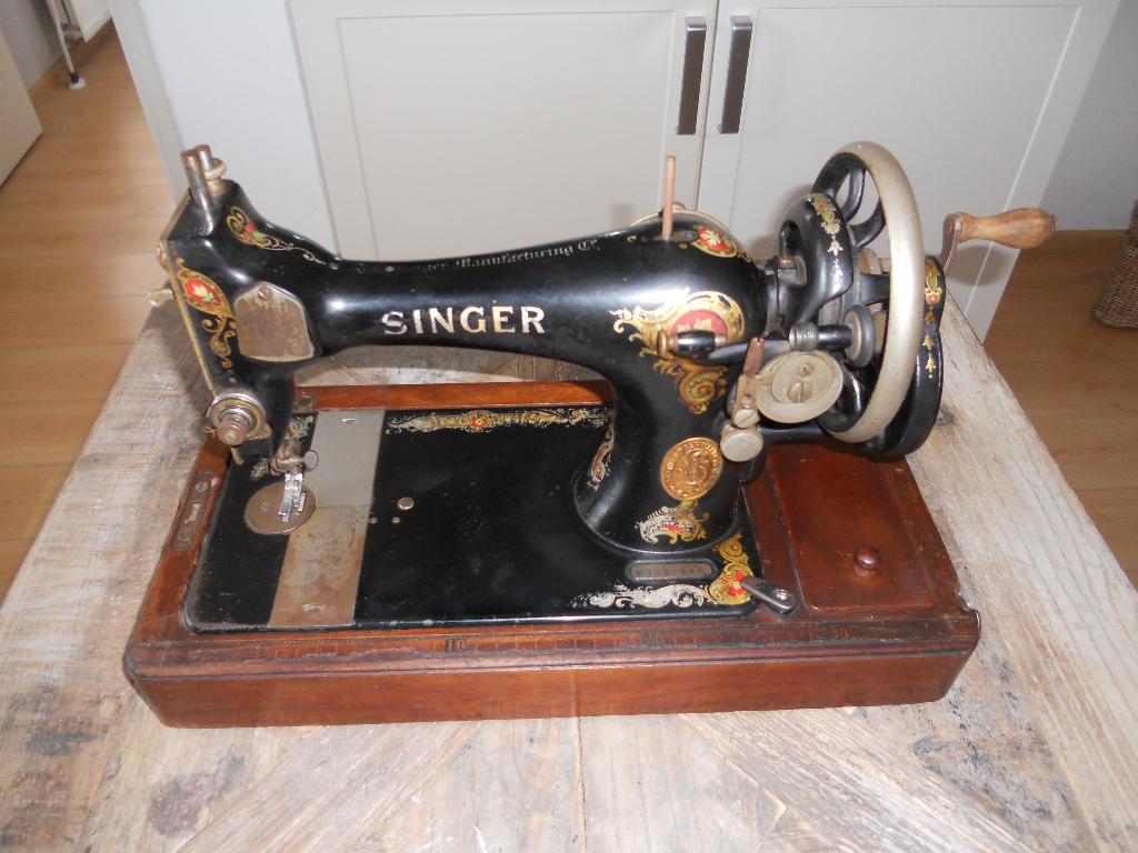 Antiek Singer Naaimachne, Ophalen, Gebruikt