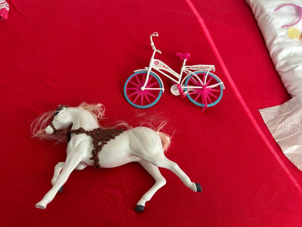 fiets en paard voor barbie, Kinderen en Baby's, Speelgoed | Poppen, Ophalen of Verzenden, Zo goed als nieuw, Barbie