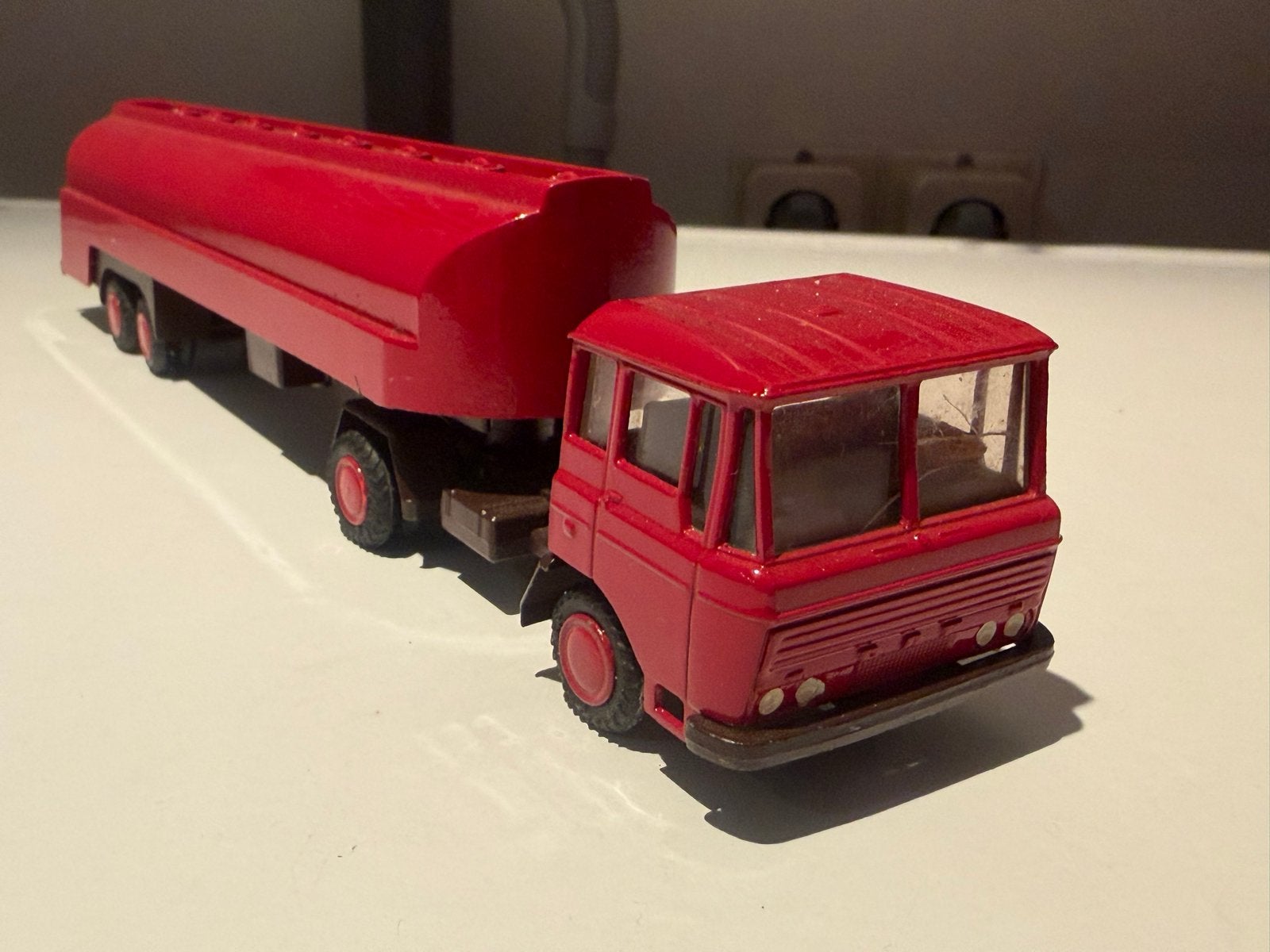 Lion car   DAF Tankwagen  Rood 1:50, Hobby en Vrije tijd, Ophalen of Verzenden, Gebruikt