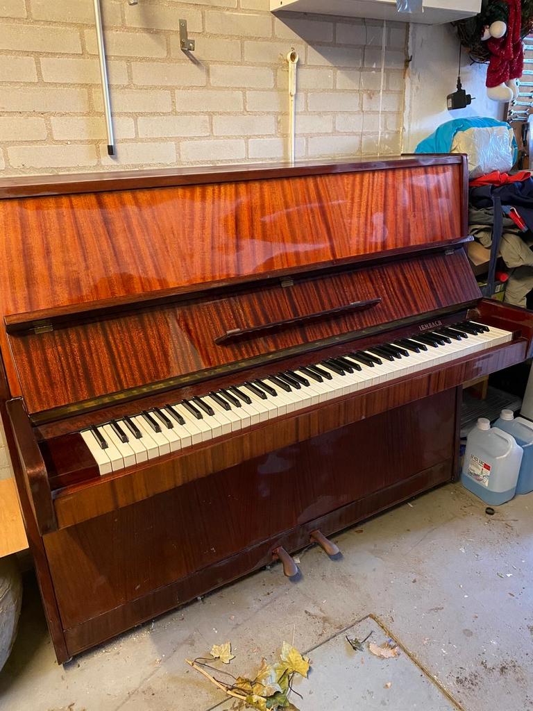 Wij gunnen iemand gratis onze piano van merk Irmbach, Ophalen, Gebruikt, Bruin, Piano