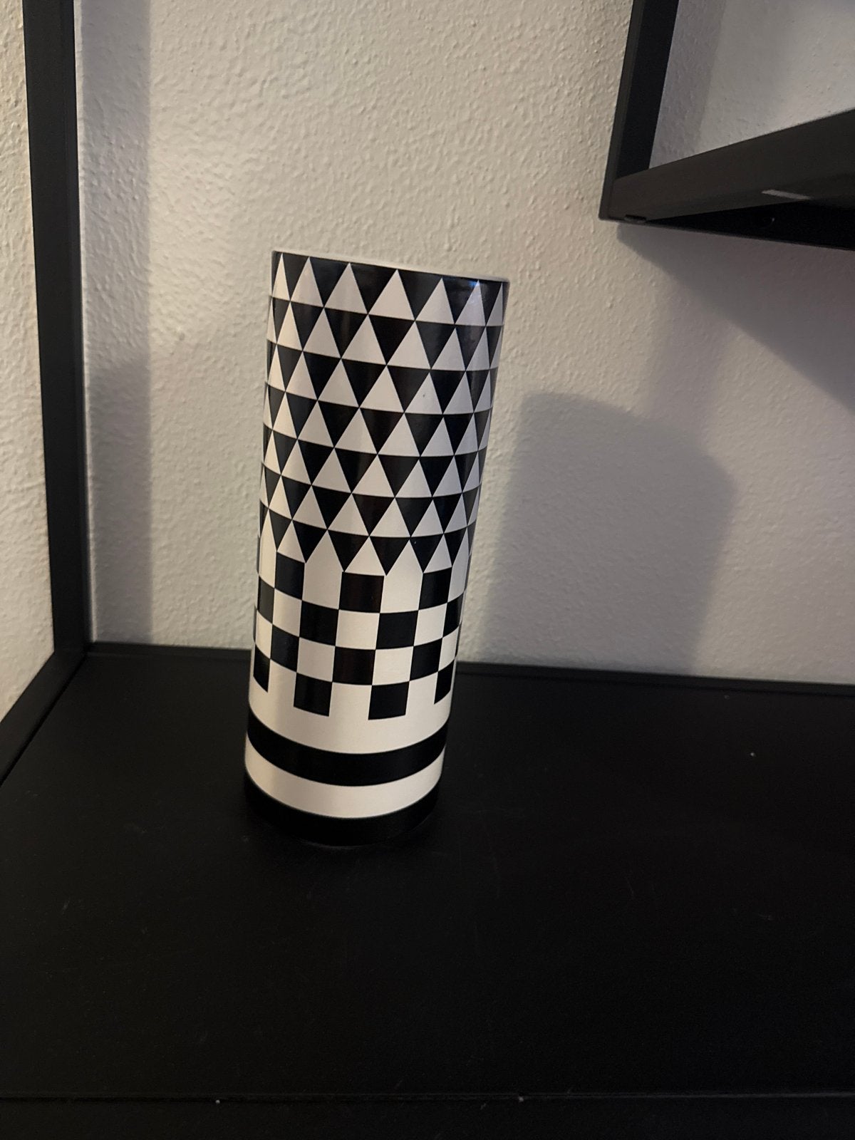 Zwart-witte vaas met geometrisch patroon, Overige materialen, Gebruikt, Met patroon/structuur, Zwart