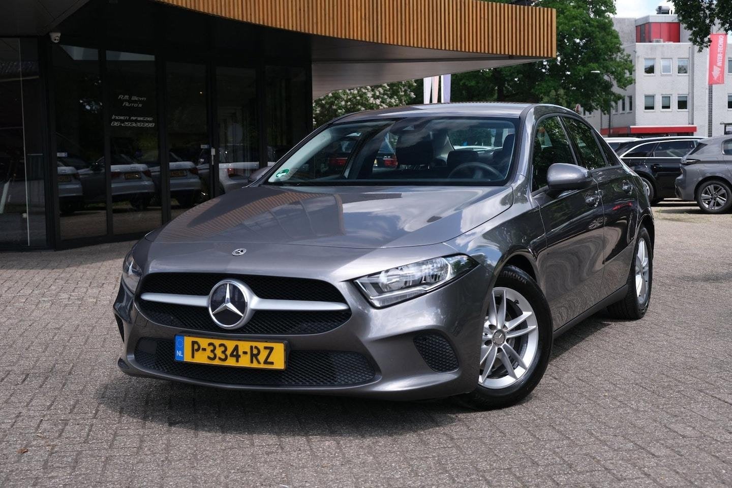 Mercedes-Benz A-klasse 180|Rijklaar|Camera|Apple Carplay|And, Auto's, Mercedes-Benz, Voorwielaandrijving, 136 pk, Gebruikt, 4 cilinders