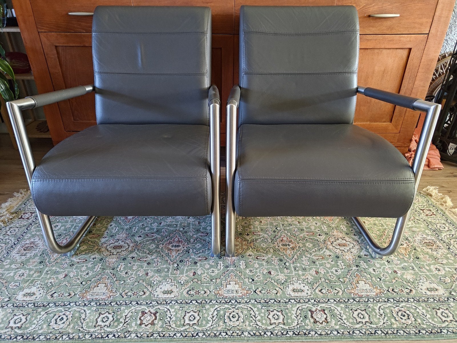 Twee stoelen: Angelica Loungechair Catania Antracite, Ophalen, Gebruikt, Leer, Twee