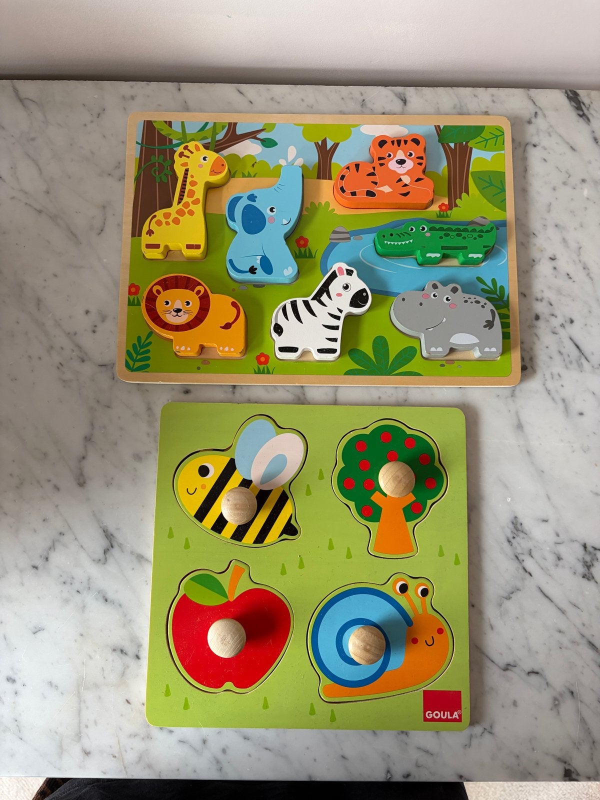 Twee houten puzzels: Action en Goula, Kinderen en Baby's, Speelgoed | Kinderpuzzels, Gebruikt, 6 maanden tot 2 jaar, Minder dan 10 stukjes