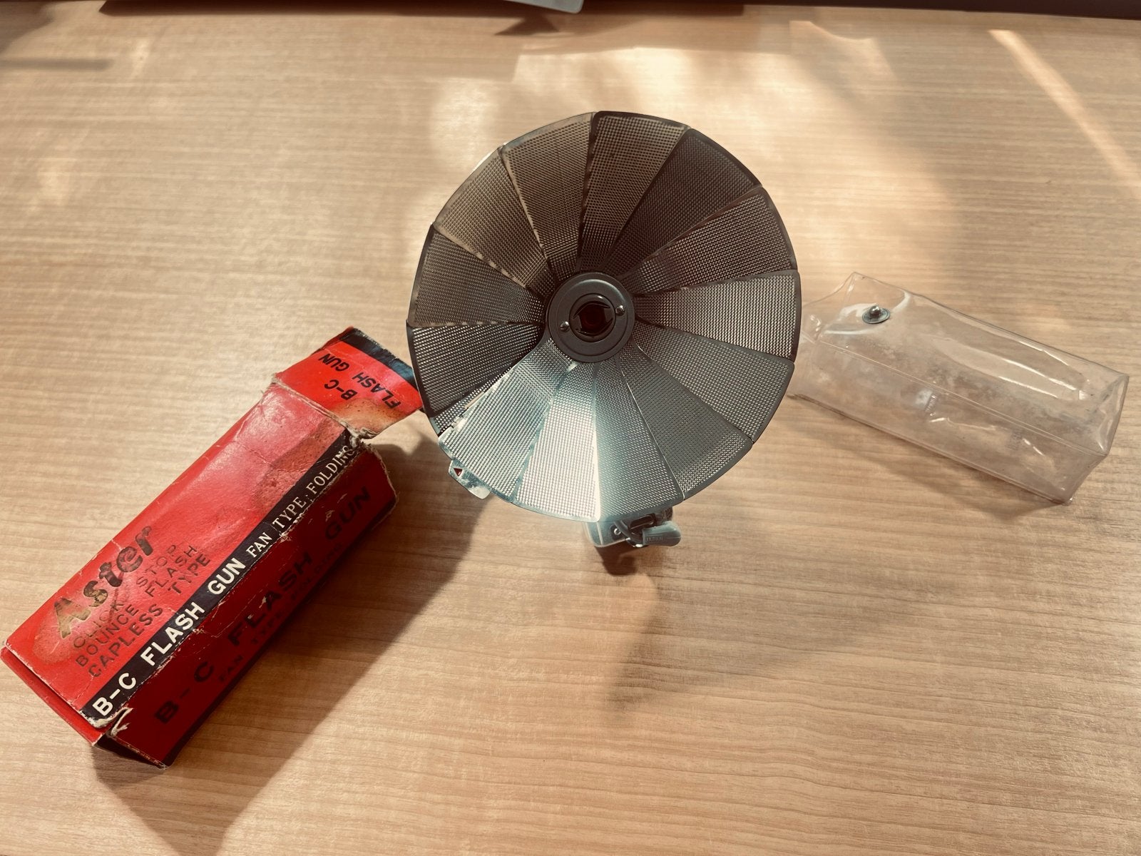 Vintage Aster B-C Flash Gun Fan Type Folding flitser, Overige merken, Gebruikt, Voor analoge fotografie, Overige typen