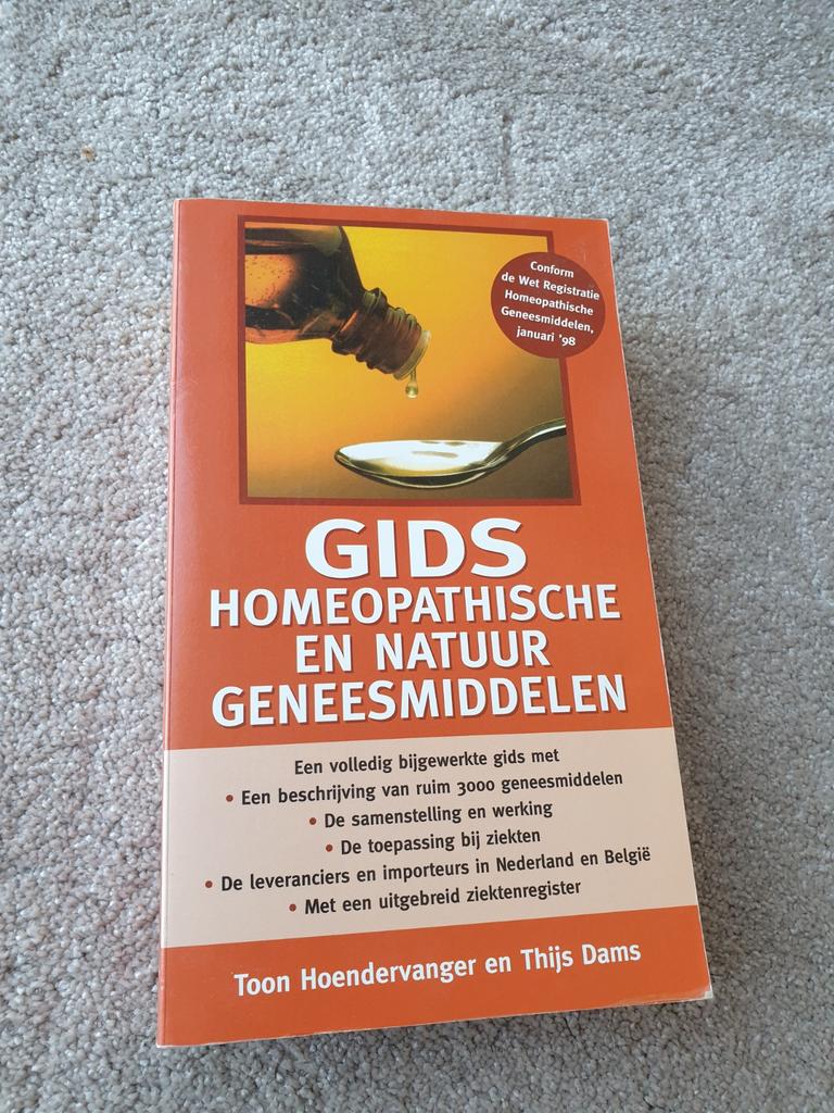 Gids Homeopatische en natuur geneesmiddelen, Ophalen, Zo goed als nieuw