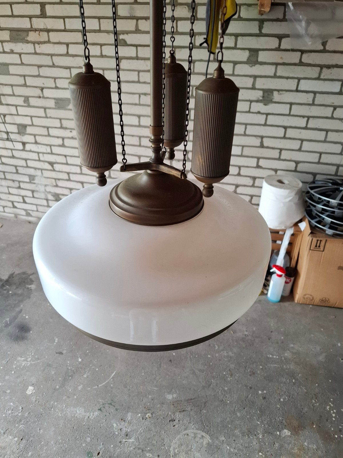 Antieke hanglamp met opaline kap en bronzen details, Ophalen of Verzenden