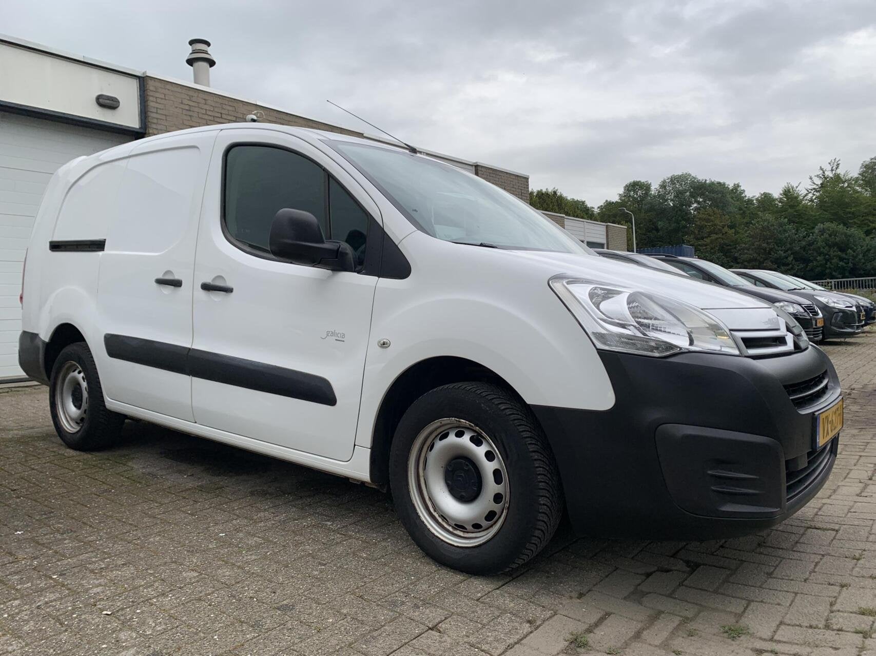 Citroen Berlingo 1.6 BlueHDI XL L2 EURO6 3P NWE DISTRIBUTIER, Auto's, Voorwielaandrijving, Stof, Gebruikt, Euro 6
