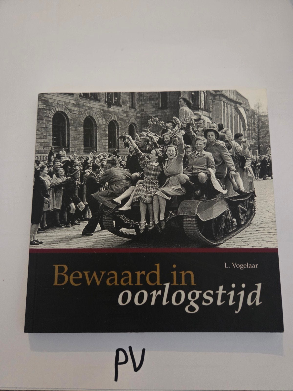 Boek: Bewaard in oorlogstijd - L. Vogelaar, Tweede Wereldoorlog, L. Vogelaar, Ophalen of Verzenden, Zo goed als nieuw