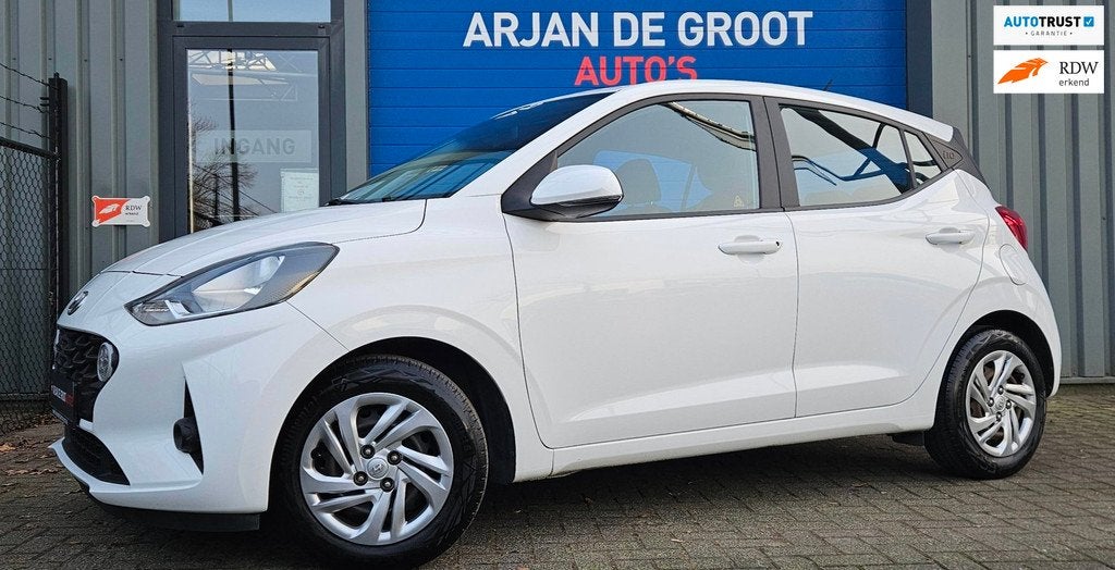 Hyundai I10 1.0 AUTOMAAT 5-zits Airco Carplay Elec pakket Ga, Auto's, Hyundai, Stof, Gebruikt, Zwart, 899 kg