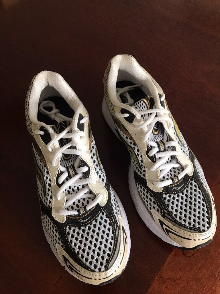 Saucony PROGRID OMNI 9 maat 43 zilver, Kleding | Heren, Overige kleuren, Sportschoenen, Ophalen of Verzenden, Zo goed als nieuw