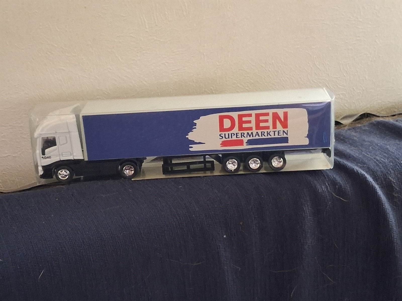 DEEN Supermarkten vrachtwagen model - Nieuw in verpakking, Ophalen of Verzenden, Nieuw, Bus of Vrachtwagen, Overige merken