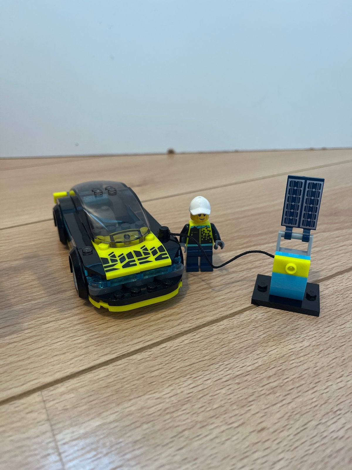 LEGO City 60383 Elektrische Sportwagen met Oplaadpunt, Ophalen of Verzenden, Zo goed als nieuw