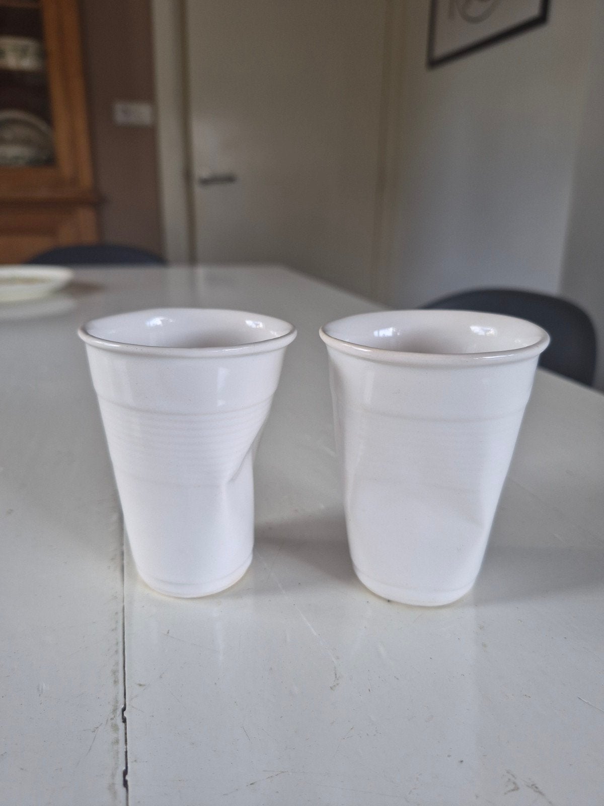 2 design keramisch gekreukelde bekers Rob Brandt, Ophalen of Verzenden, Porselein, Overige stijlen