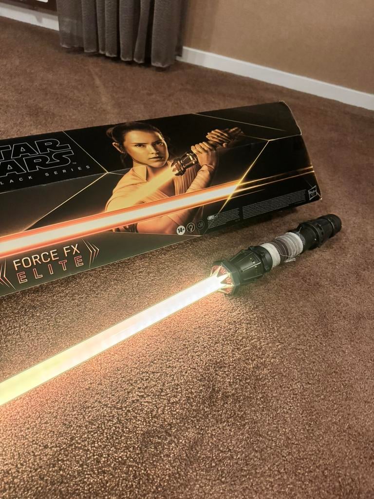 Hasbro force fx elite lightsaber raye skywalker, Verzamelen, Star Wars, Ophalen of Verzenden, Zo goed als nieuw, Replica