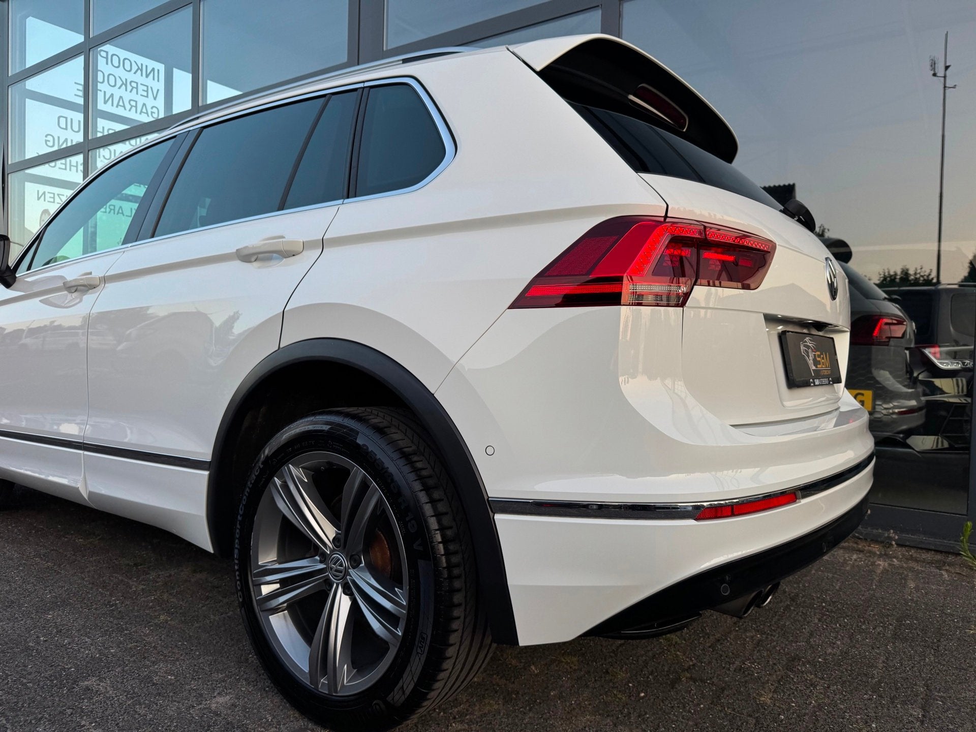 Volkswagen TIGUAN 2.0 TSI 4Motion Highline Business 2X R-Lin, Auto's, Automaat, Dealer onderhouden, Gebruikt, Euro 6