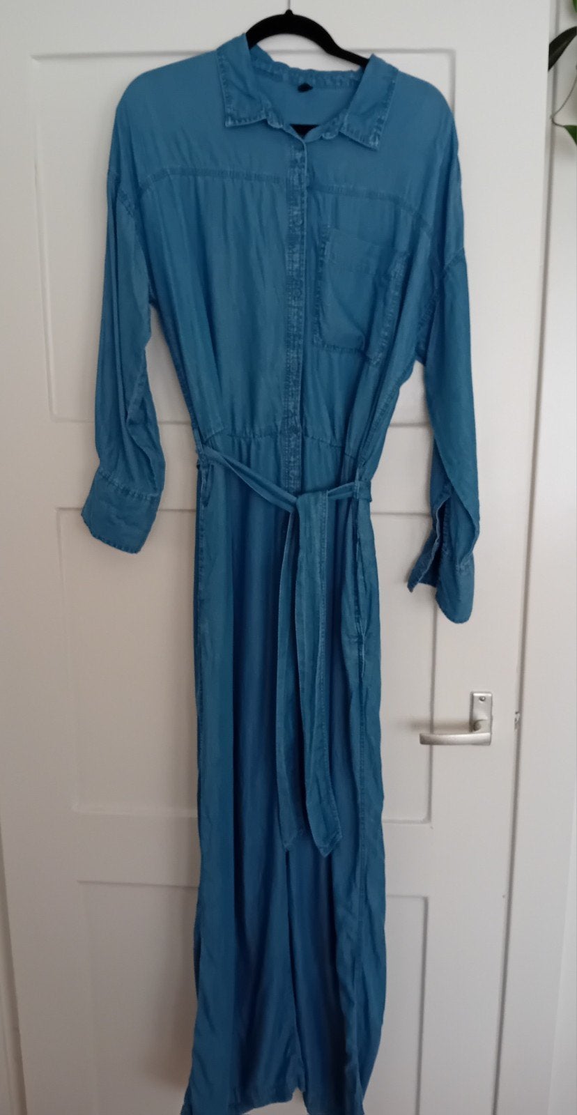Hema Denim spijker jumpsuit Maat L, Kleding | Dames, Jumpsuits, Blauw, Maat 42/44 (L), Ophalen of Verzenden, Gedragen