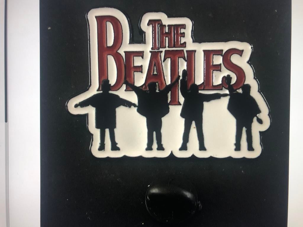 The Beatles Logo Pin/Broche - Muziek memorabilia, Ophalen of Verzenden, Zo goed als nieuw, Gebruiksvoorwerp