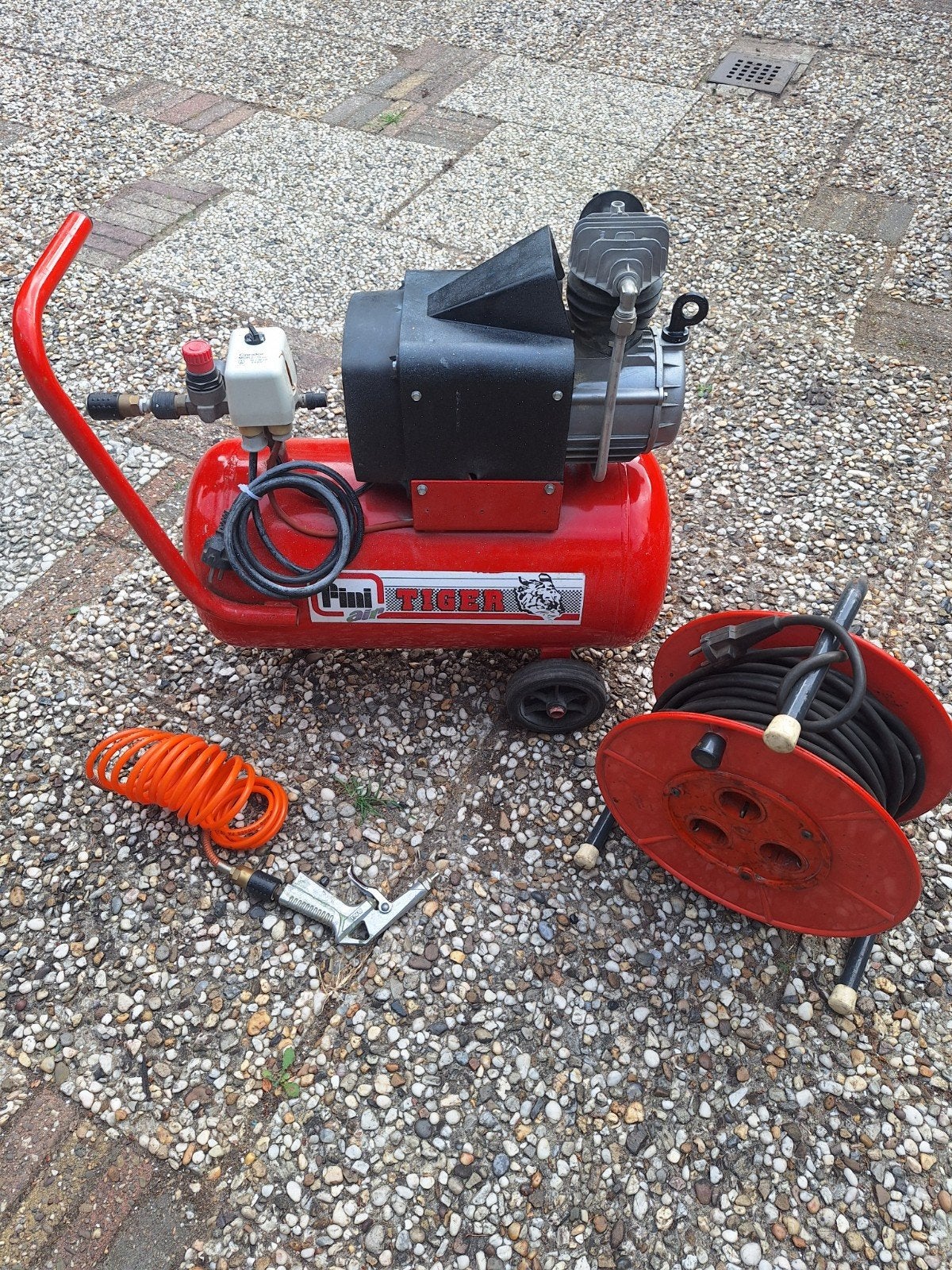 compressor, Doe-het-zelf en Verbouw, Compressors, Minder dan 25 liter, Ophalen, Minder dan 200 liter/min