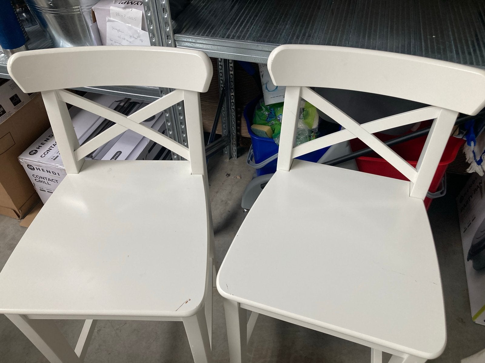 2 nette witte IKEA stoelen ( Bar stoelen), Huis en Inrichting, Ophalen, Twee, Wit, Zo goed als nieuw